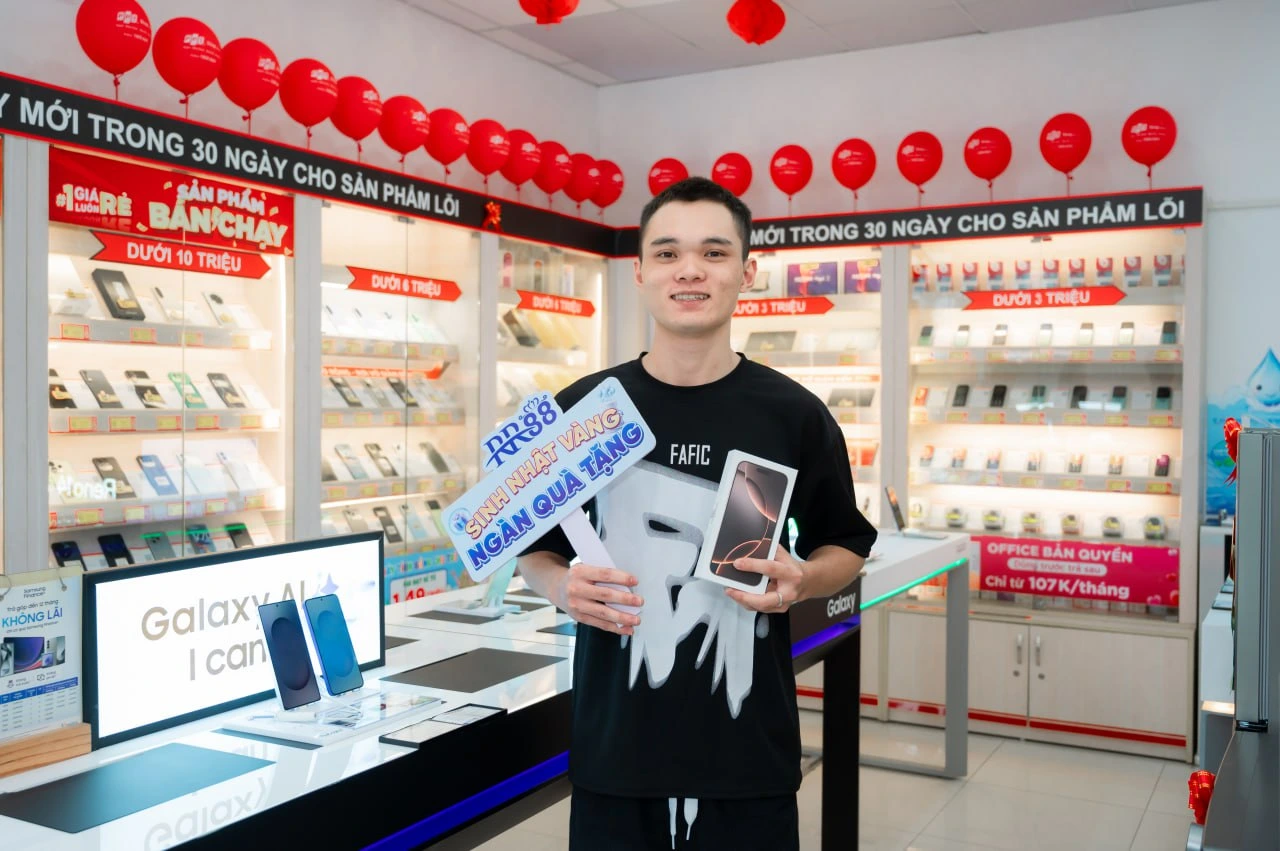 Trao tặng iphone 16 promax khách hàng hải phòng 4