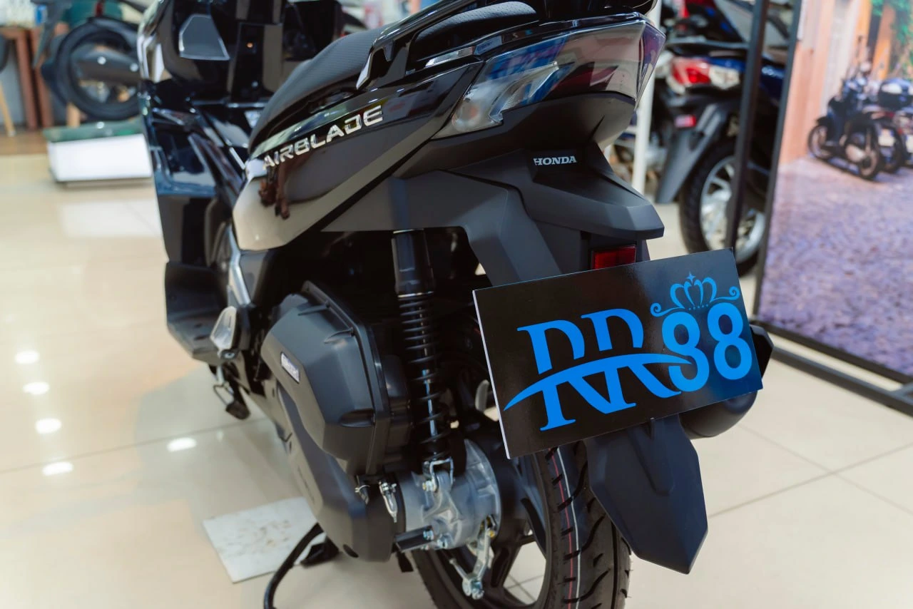 tặng xe air blade khách hàng may mắn