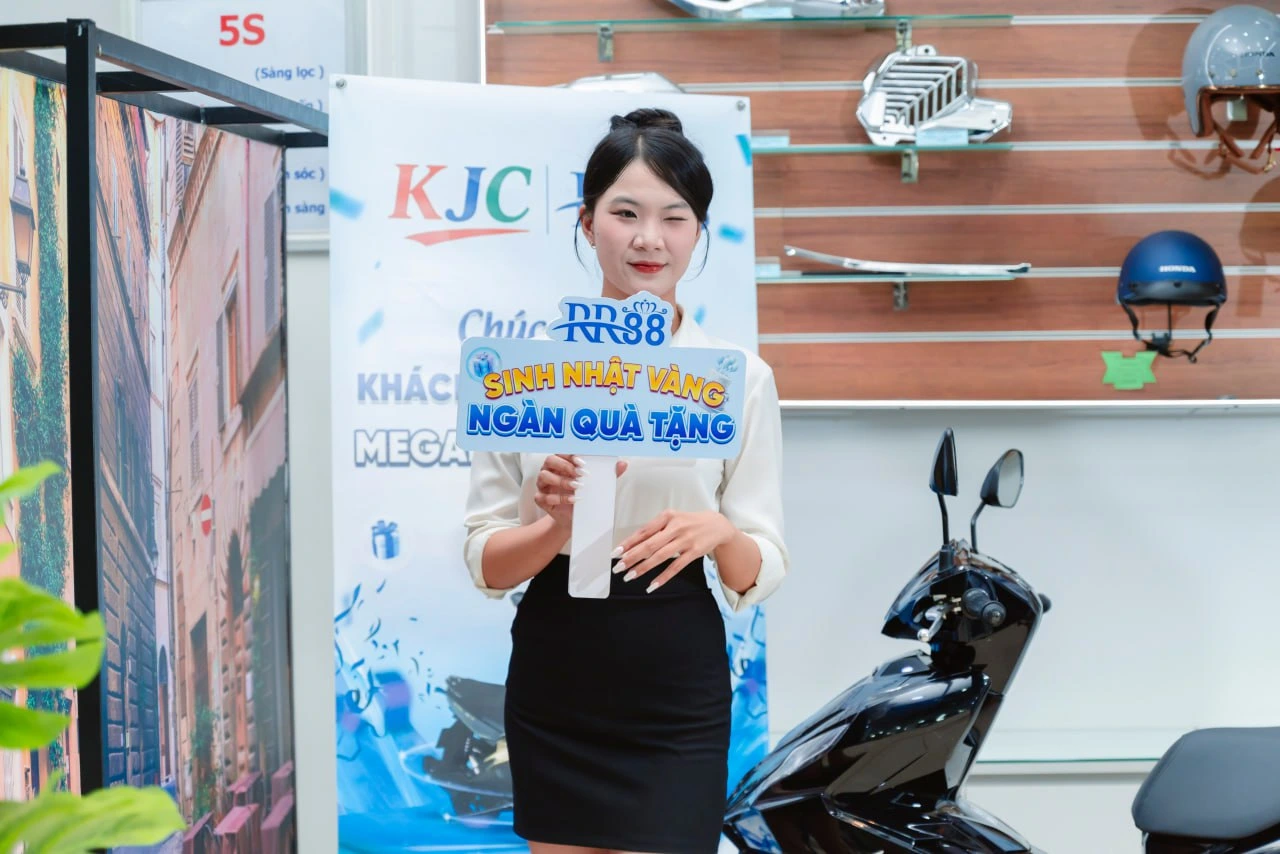 tặng xe air blade khách hàng may mắn